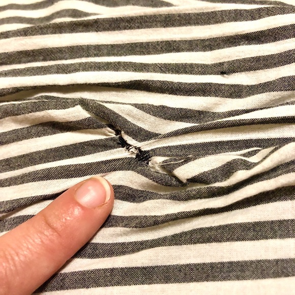 💐Striped H&M Long-Sleeve Button-Up Top🌸 - Picture 3 of 3